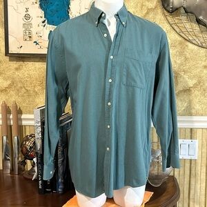 Cutter & Buck Button Down. Large
